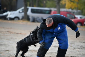 policjanci, strażnicy graniczni i uczniowie