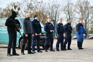 policjanci, strażnicy graniczni i uczniowie