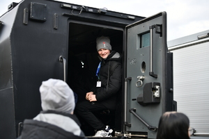 policjanci, strażnicy graniczni i uczniowie