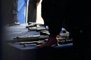 policjanci, strażnicy graniczni i uczniowie