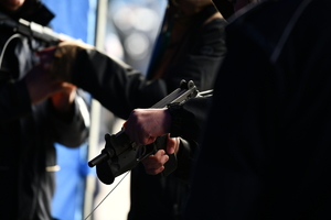 policjanci, strażnicy graniczni i uczniowie