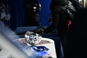 policjanci, strażnicy graniczni i uczniowie