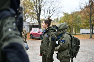 policjanci, strażnicy graniczni i uczniowie