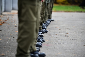 policjanci, strażnicy graniczni i uczniowie
