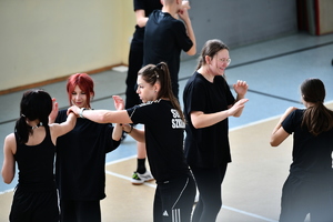 policjanci, strażnicy graniczni i uczniowie