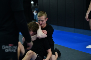 policjanci, strażnicy graniczni i uczniowie