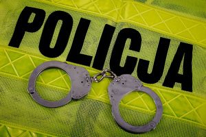 napis policja i kajdanki