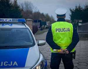 policjacni podczas czynnosci