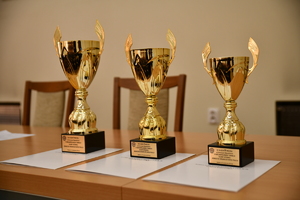 policjanci podczas wręczania nagród