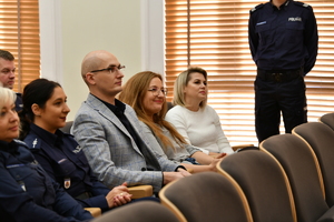 policjanci podczas wręczania nagród