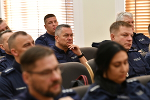 policjanci podczas wręczania nagród