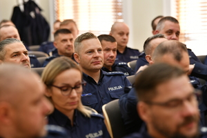 policjanci podczas wręczania nagród