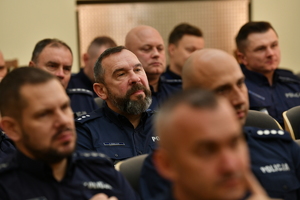 policjanci podczas wręczania nagród