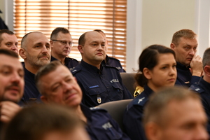 policjanci podczas wręczania nagród