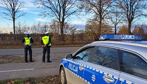 policjanci, radiowóz