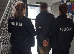 policjantki i osoba zatrzymana