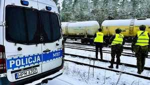 POLICJANCI I FUNKCJONARIUSZ WOJSK OBRONY TERYTORTAILNEJ