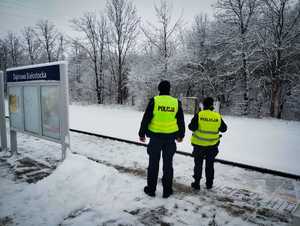 POLICJANCI I FUNKCJONARIUSZ WOJSK OBRONY TERYTORTAILNEJ