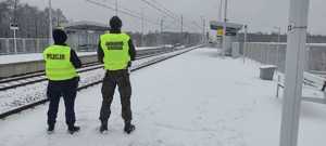 POLICJANCI I FUNKCJONARIUSZ WOJSK OBRONY TERYTORTAILNEJ