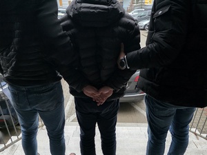 policjanci i zatrzymany