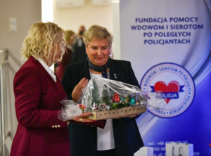 Wigilia z podopiecznymi Fundacji Pomocy Wdowom i Sierotom po Poległych Policjantach