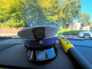 czapka policyjna , alkomat