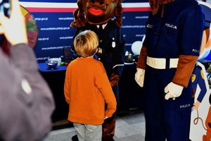 Podlascy policjanci z wizytą u najmłodszych pacjentów szpitala dziecięcego