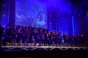 POLICJANCI I GOŚCIE NA KONCERCIE W FILHARMONII