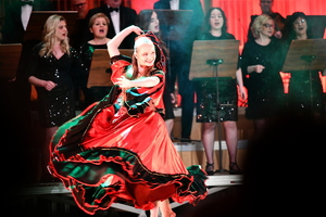 POLICJANCI I GOŚCIE NA KONCERCIE W FILHARMONII