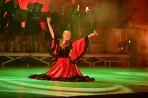 POLICJANCI I GOŚCIE NA KONCERCIE W FILHARMONII