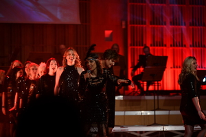 POLICJANCI I GOŚCIE NA KONCERCIE W FILHARMONII