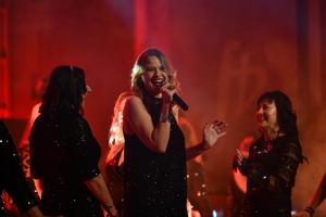 POLICJANCI I GOŚCIE NA KONCERCIE W FILHARMONII