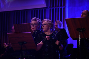 POLICJANCI I GOŚCIE NA KONCERCIE W FILHARMONII