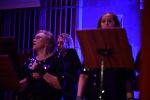 POLICJANCI I GOŚCIE NA KONCERCIE W FILHARMONII