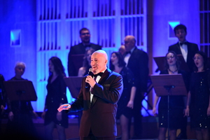 POLICJANCI I GOŚCIE NA KONCERCIE W FILHARMONII