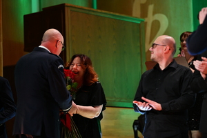 POLICJANCI I GOŚCIE NA KONCERCIE W FILHARMONII