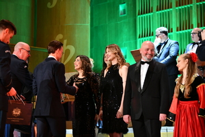 POLICJANCI I GOŚCIE NA KONCERCIE W FILHARMONII