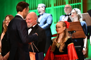 POLICJANCI I GOŚCIE NA KONCERCIE W FILHARMONII