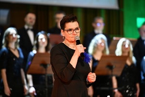 POLICJANCI I GOŚCIE NA KONCERCIE W FILHARMONII