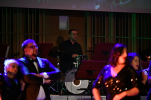 POLICJANCI I GOŚCIE NA KONCERCIE W FILHARMONII