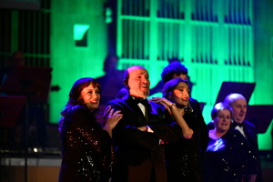 POLICJANCI I GOŚCIE NA KONCERCIE W FILHARMONII