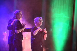 POLICJANCI I GOŚCIE NA KONCERCIE W FILHARMONII