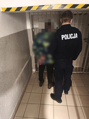 POLICJANT Z ZATRZYMANYM