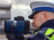 policjant z radarem
