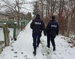 policjanci na sniegu