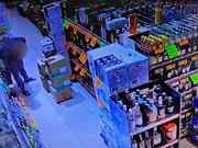 mężczyzna w sklepie