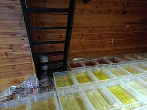 pomieszczenie z pojemnikami i substancją