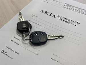 kluczyki na aktach sprawy