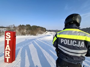 policjant na stoku