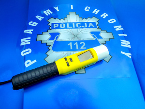 alkomat na masce radiowozu